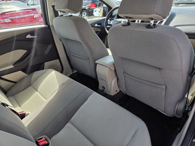 2014 Ford Focus 4dr Sedan SE - 23000589 - 19
