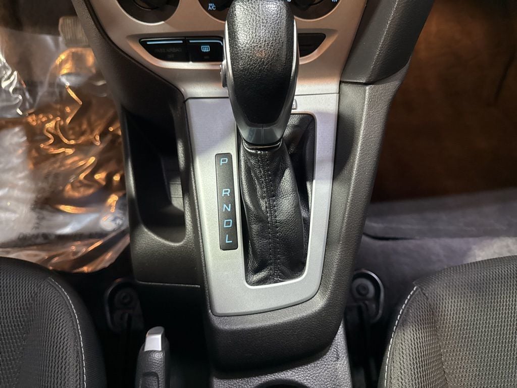 2014 Ford Focus 4dr Sedan SE - 22982966 - 17