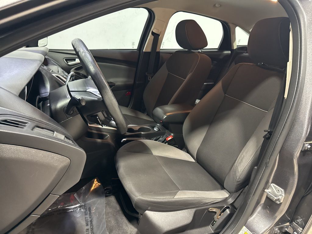 2014 Ford Focus 4dr Sedan SE - 22982966 - 19