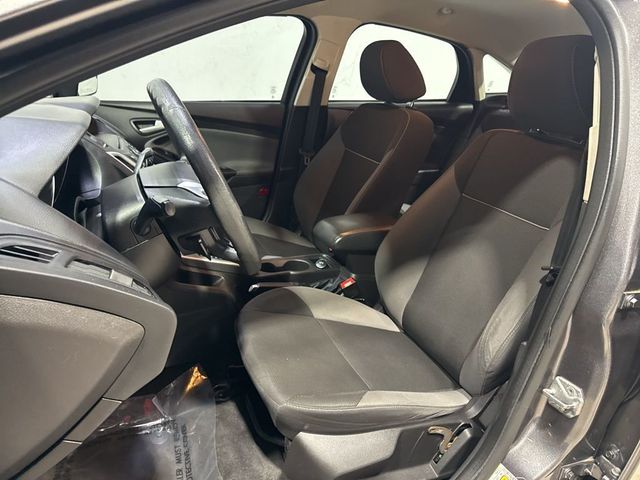 2014 Ford Focus 4dr Sedan SE - 22982966 - 19