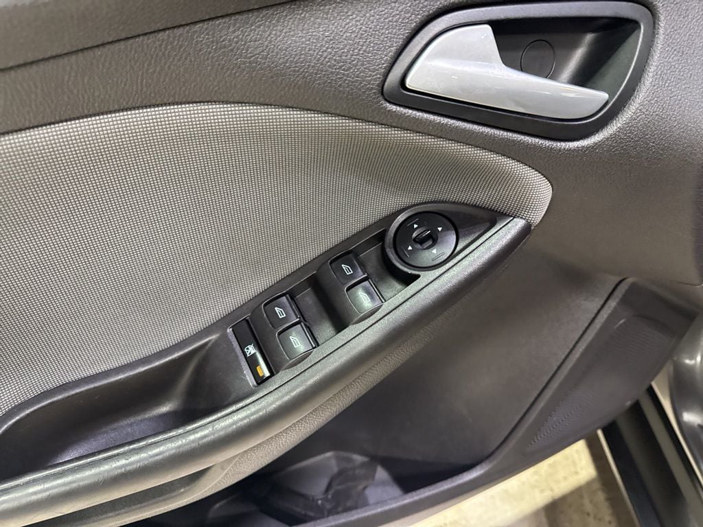 2014 Ford Focus 4dr Sedan SE - 22982966 - 21