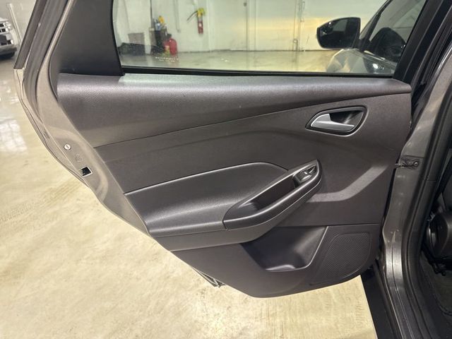 2014 Ford Focus 4dr Sedan SE - 22982966 - 25