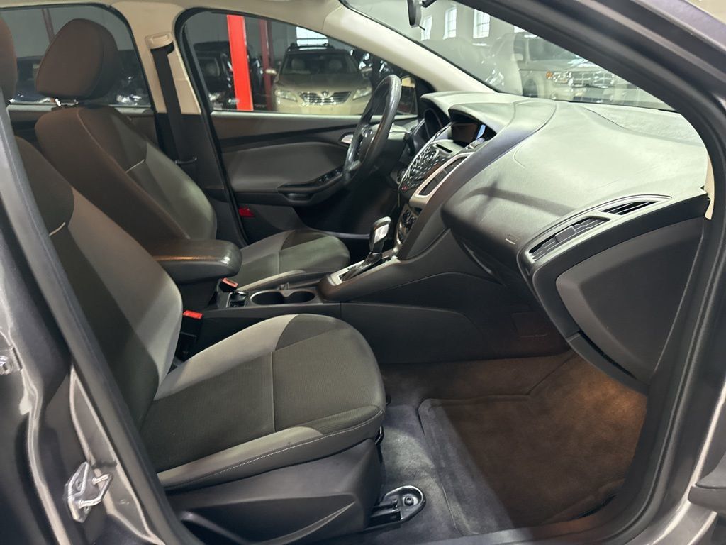 2014 Ford Focus 4dr Sedan SE - 22982966 - 30