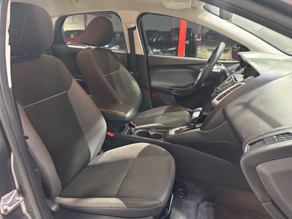 2014 Ford Focus 4dr Sedan SE - 22982966 - 32