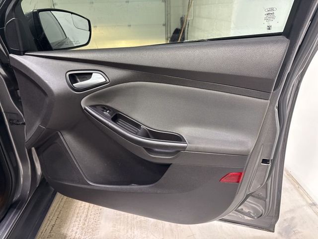 2014 Ford Focus 4dr Sedan SE - 22982966 - 33