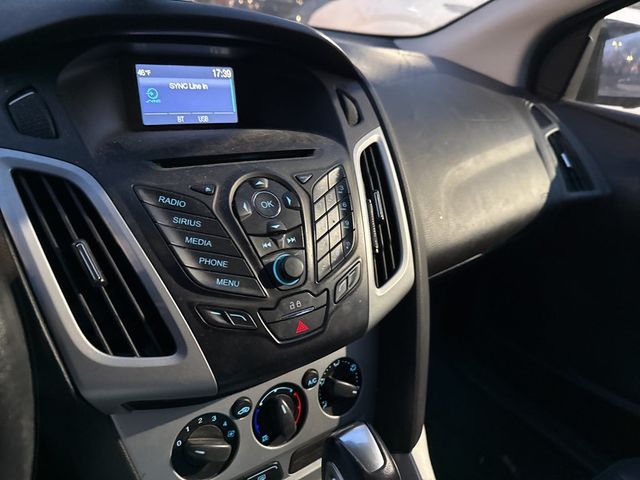2014 Ford Focus 4dr Sedan SE - 22985694 - 12