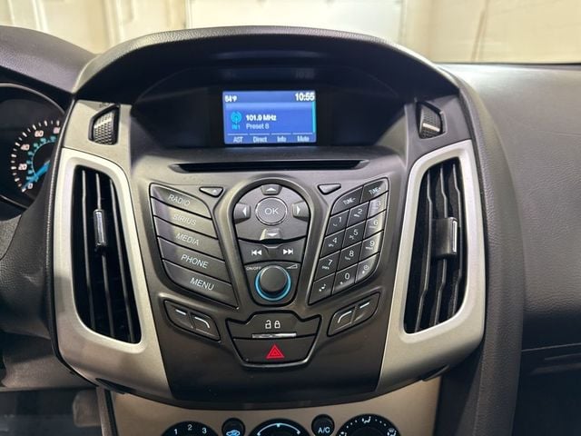 2014 Ford Focus 4dr Sedan SE - 22985694 - 15