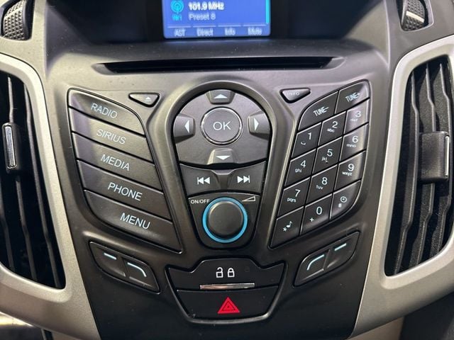 2014 Ford Focus 4dr Sedan SE - 22985694 - 16