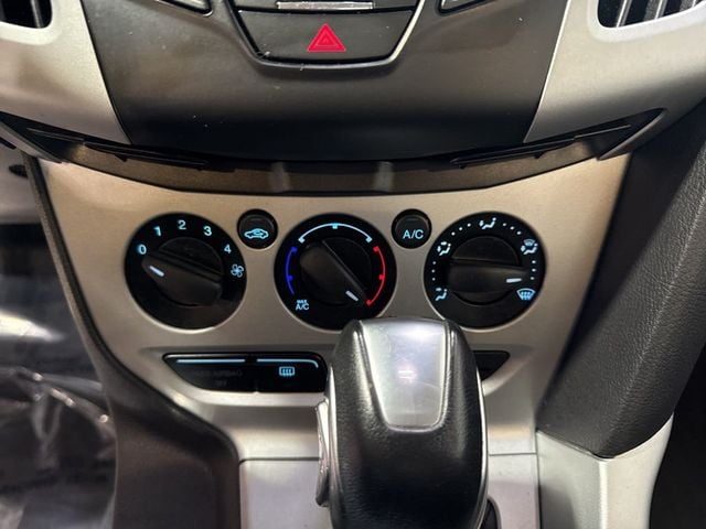 2014 Ford Focus 4dr Sedan SE - 22985694 - 17