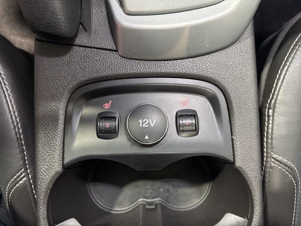 2014 Ford Focus 4dr Sedan SE - 22985694 - 19