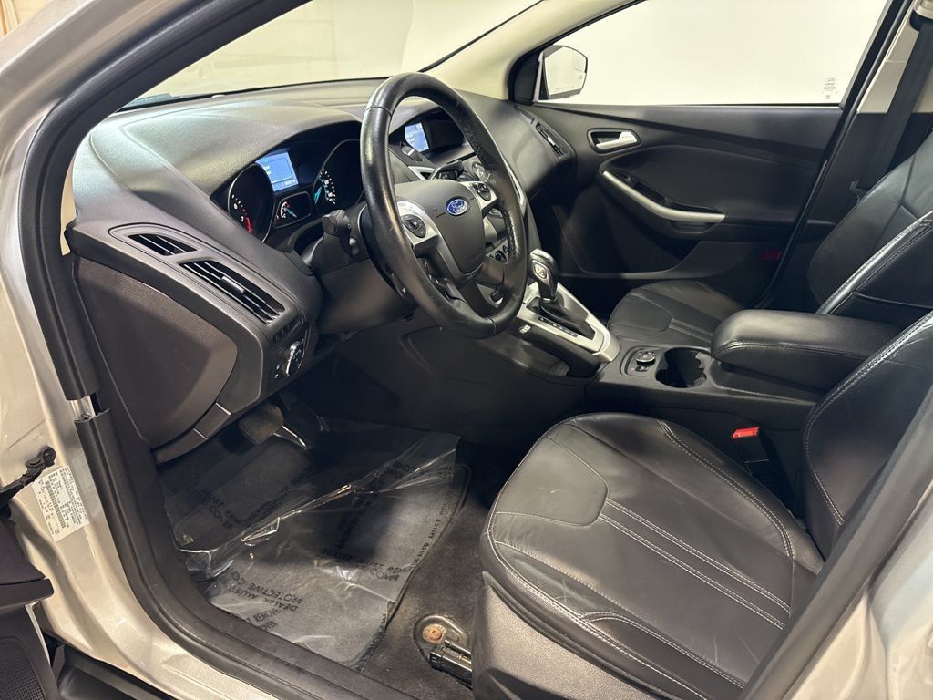 2014 Ford Focus 4dr Sedan SE - 22985694 - 23