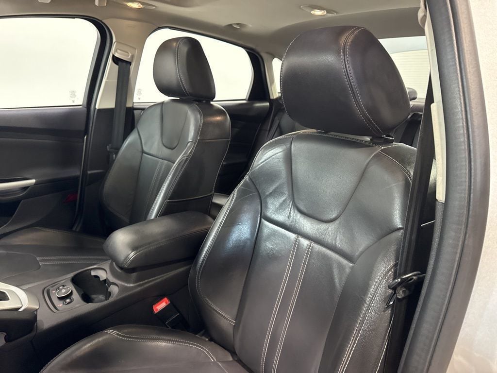 2014 Ford Focus 4dr Sedan SE - 22985694 - 25