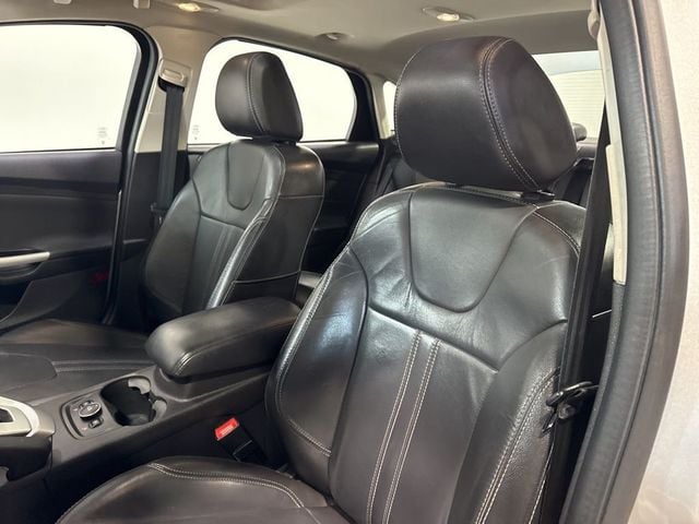 2014 Ford Focus 4dr Sedan SE - 22985694 - 25