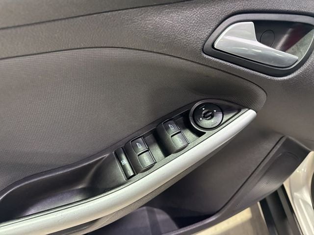 2014 Ford Focus 4dr Sedan SE - 22985694 - 28