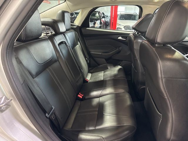 2014 Ford Focus 4dr Sedan SE - 22985694 - 36