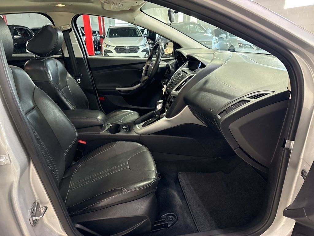 2014 Ford Focus 4dr Sedan SE - 22985694 - 38