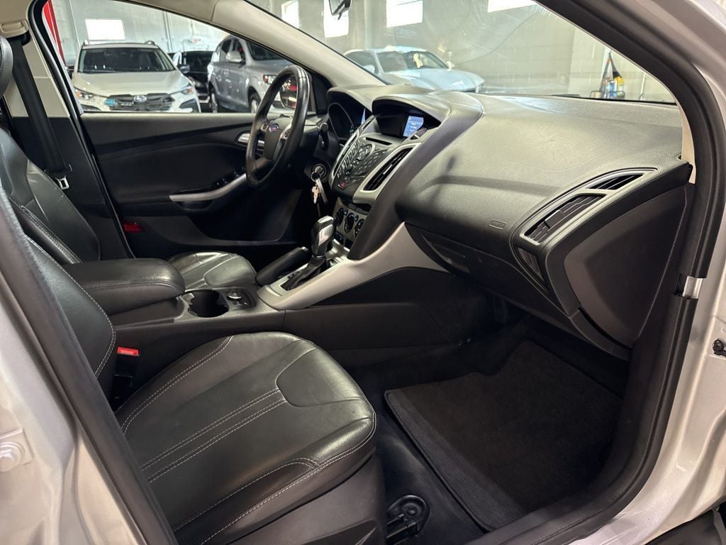 2014 Ford Focus 4dr Sedan SE - 22985694 - 39
