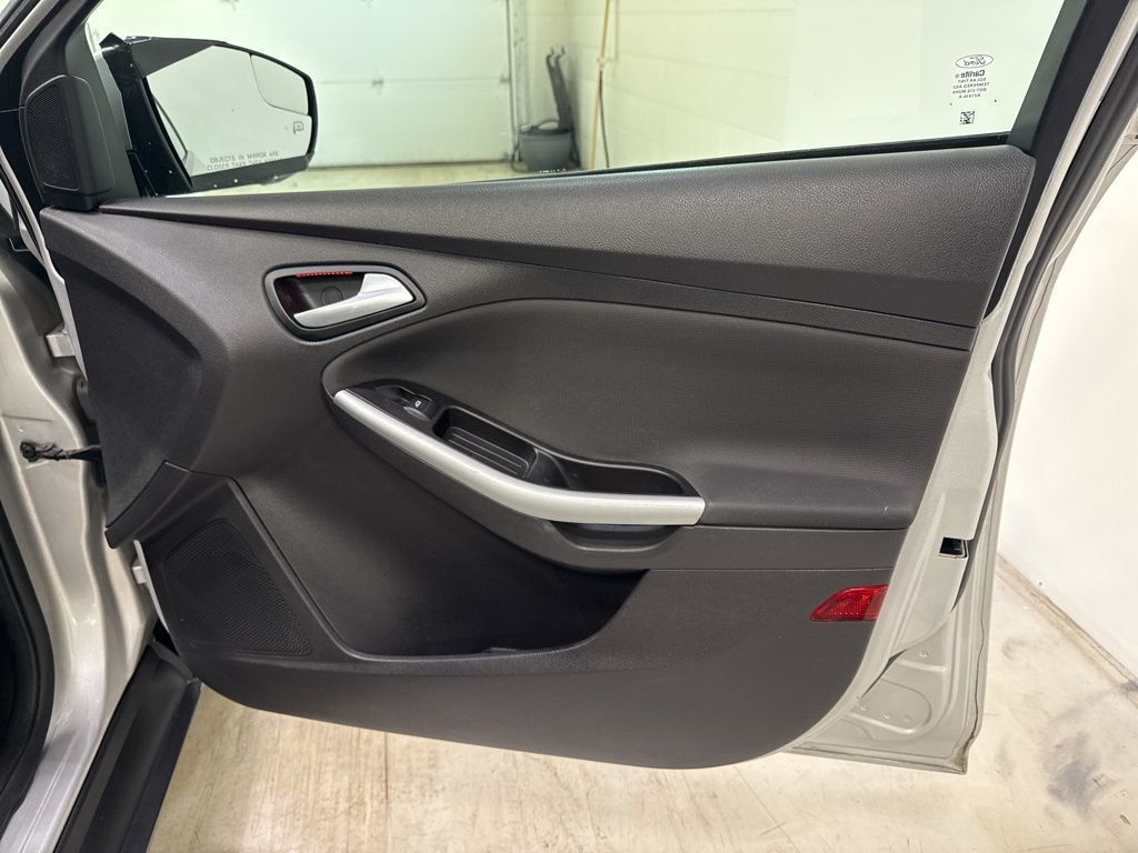 2014 Ford Focus 4dr Sedan SE - 22985694 - 41
