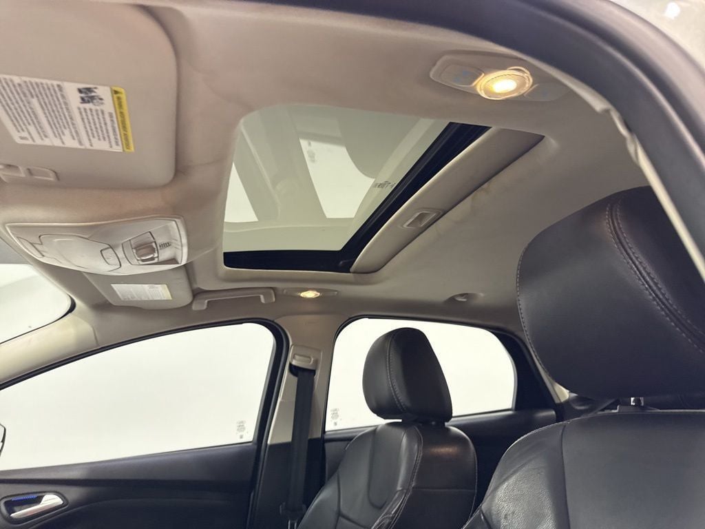 2014 Ford Focus 4dr Sedan SE - 23030235 - 25