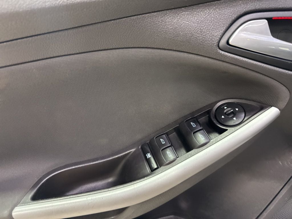 2014 Ford Focus 4dr Sedan SE - 23030235 - 27