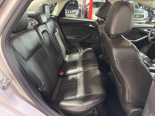 2014 Ford Focus 4dr Sedan SE - 23030235 - 35