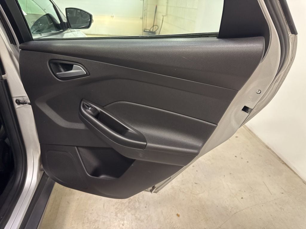 2014 Ford Focus 4dr Sedan SE - 23030235 - 36
