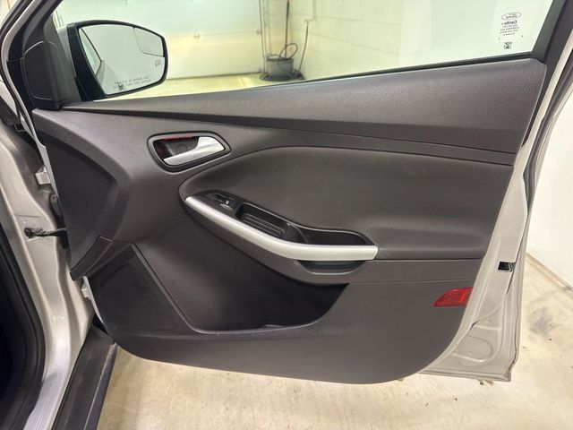 2014 Ford Focus 4dr Sedan SE - 23030235 - 40
