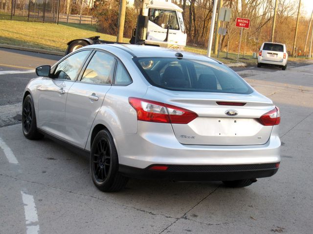 2014 Ford Focus 4dr Sedan SE - 22673035 - 12