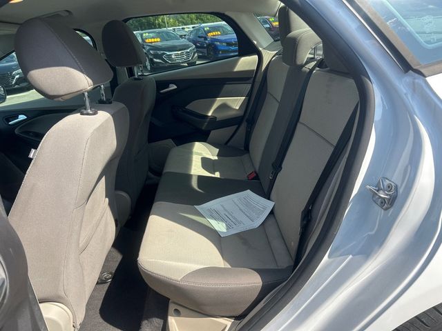 2014 Ford Focus 4dr Sedan SE - 23059463 - 6