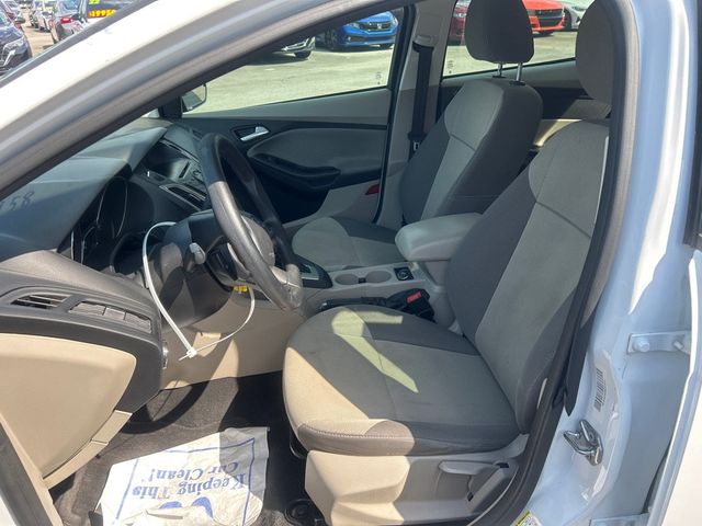 2014 Ford Focus 4dr Sedan SE - 23059463 - 7