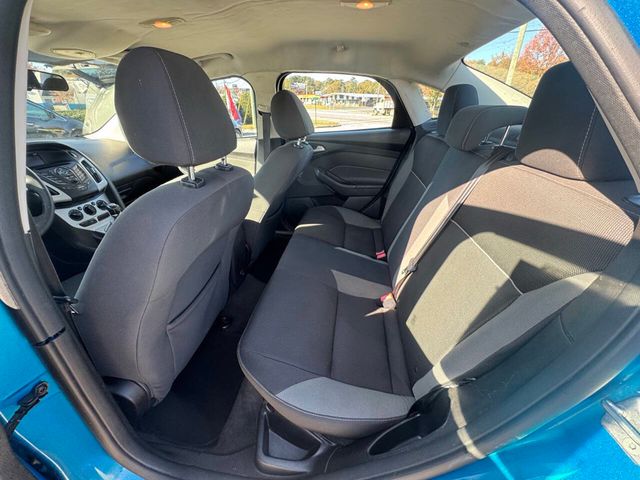2014 Ford Focus 4dr Sedan SE - 22946456 - 10