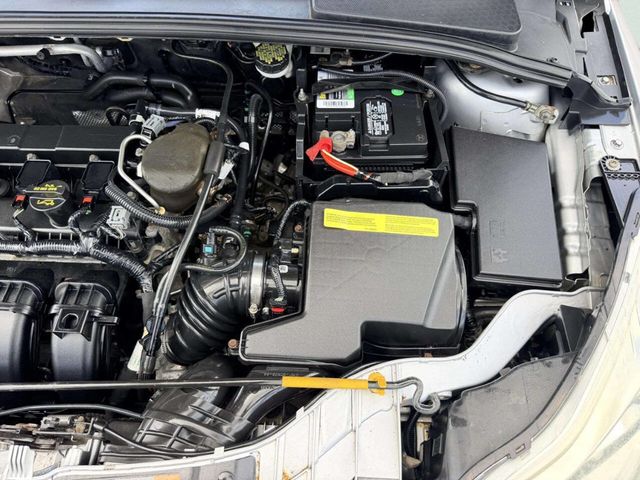 2014 Ford Focus 5dr Hatchback SE - 23044852 - 12