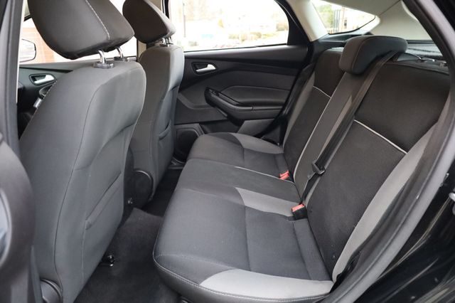 2014 Ford Focus 5dr Hatchback SE - 22969128 - 17