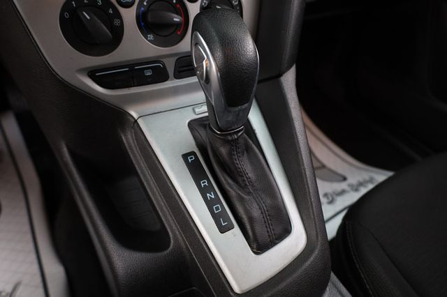 2014 Ford Focus 5dr Hatchback SE - 22969128 - 35