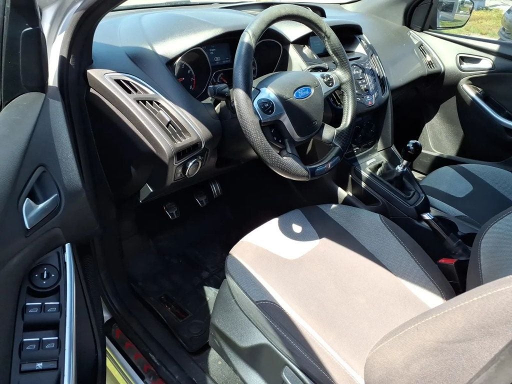2014 Ford Focus 5dr Hatchback ST - 23037298 - 5