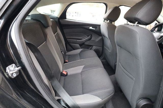 2014 Ford Focus SE - 23050872 - 21