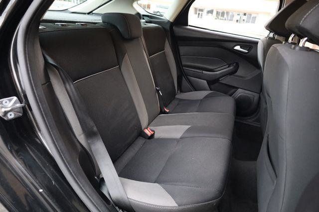 2014 Ford Focus SE - 23050872 - 22