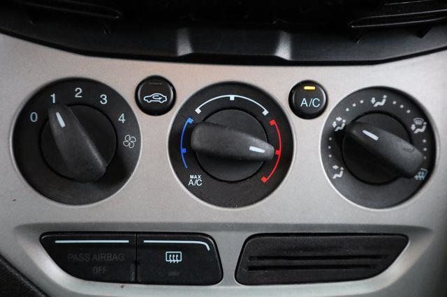2014 Ford Focus SE - 23050872 - 34