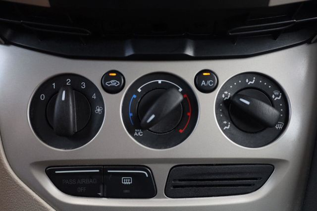 2014 Ford Focus SE - 23074050 - 35