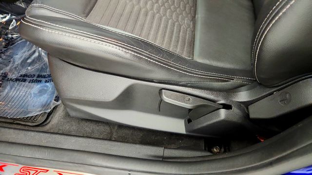 2014 Ford Focus ST Hatchback w/ ST2 Equipment Group & RECARO Sport Seats - 23095527 - 10
