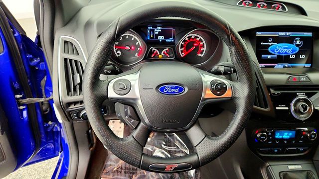 2014 Ford Focus ST Hatchback w/ ST2 Equipment Group & RECARO Sport Seats - 23095527 - 12