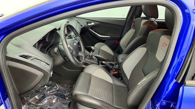 2014 Ford Focus ST Hatchback w/ ST2 Equipment Group & RECARO Sport Seats - 23095527 - 19