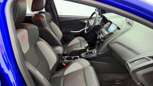 2014 Ford Focus ST Hatchback w/ ST2 Equipment Group & RECARO Sport Seats - 23095527 - 25