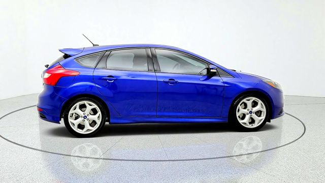 2014 Ford Focus ST Hatchback w/ ST2 Equipment Group & RECARO Sport Seats - 23095527 - 3