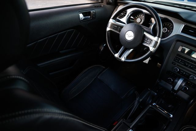 2014 Ford Mustang 2dr Convertible V6 - 22938612 - 21