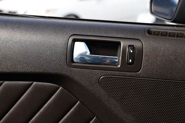 2014 Ford Mustang 2dr Convertible V6 - 22938612 - 42