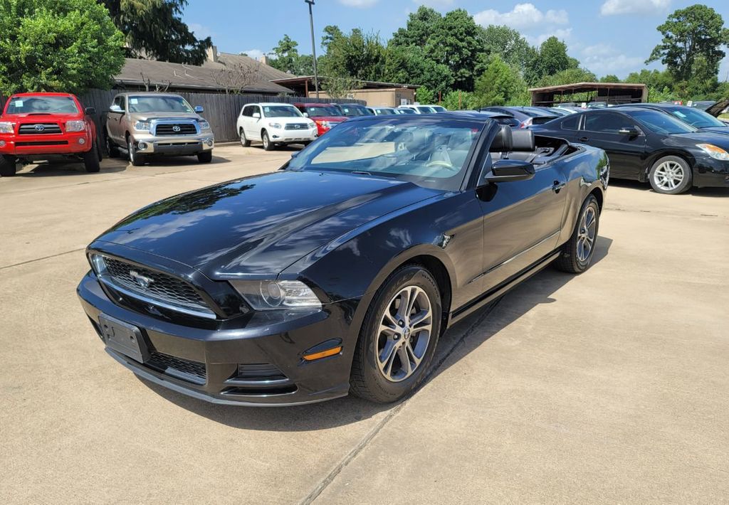 2014 Ford Mustang 2dr Convertible V6 - 20967296 - 0