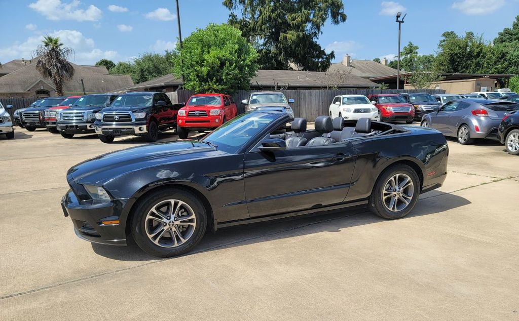 2014 Ford Mustang 2dr Convertible V6 - 20967296 - 1
