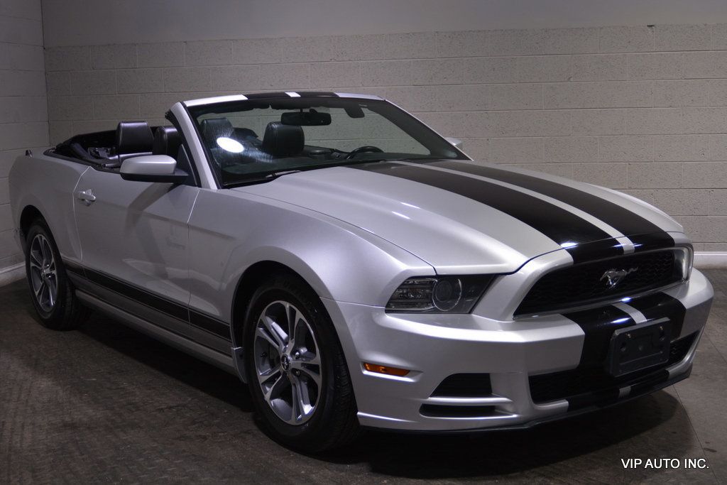 2014 Ford Mustang 2dr Convertible V6 - 22273420 - 38