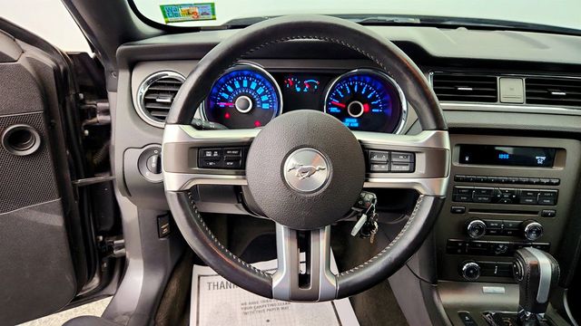 2014 Ford Mustang 2dr Convertible V6 w/ Equipment Group 102A - 23020946 - 13